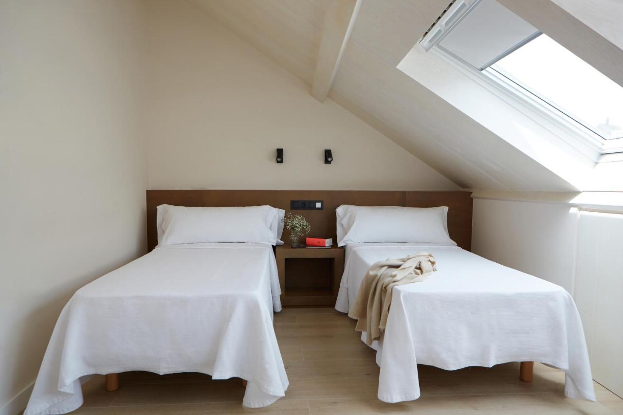 Hotel Trina 20 ปาลัสเดเรย์ ภายนอก รูปภาพ